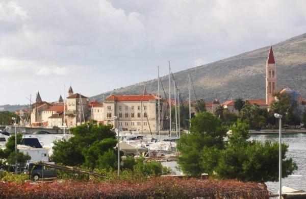 Apartments Kapetanovi Dvori Trogir Buitenkant foto