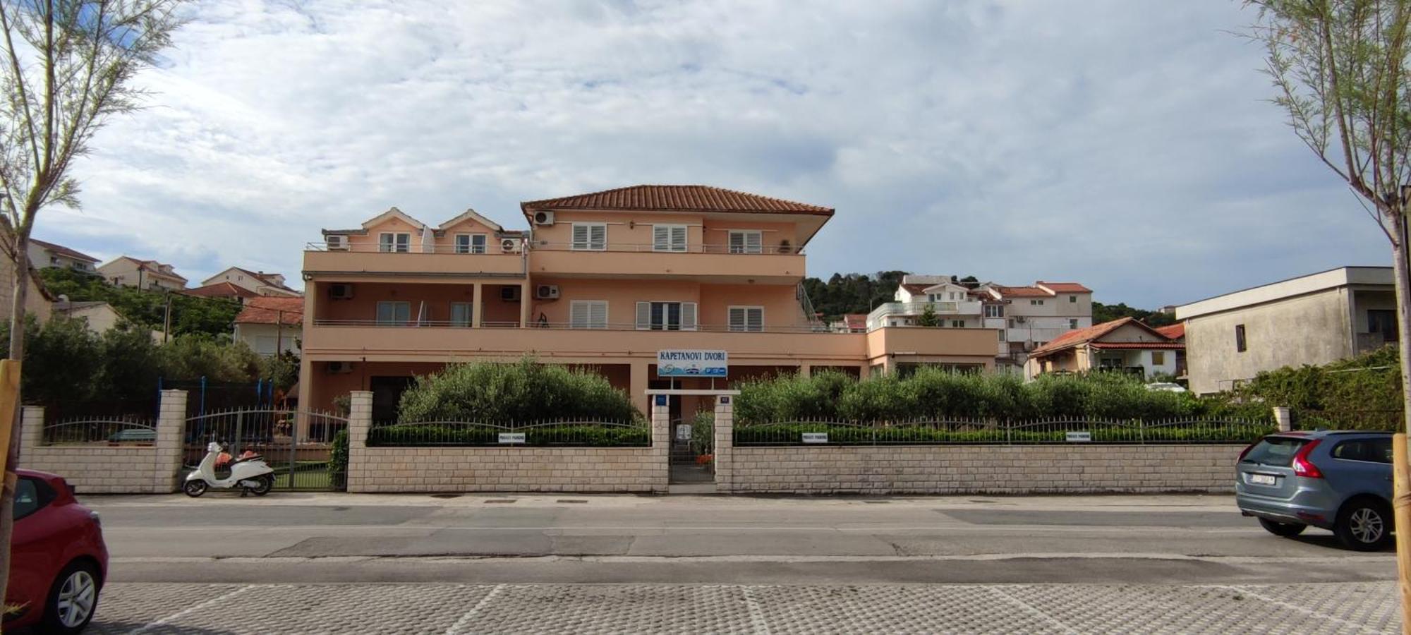Apartments Kapetanovi Dvori Trogir Buitenkant foto